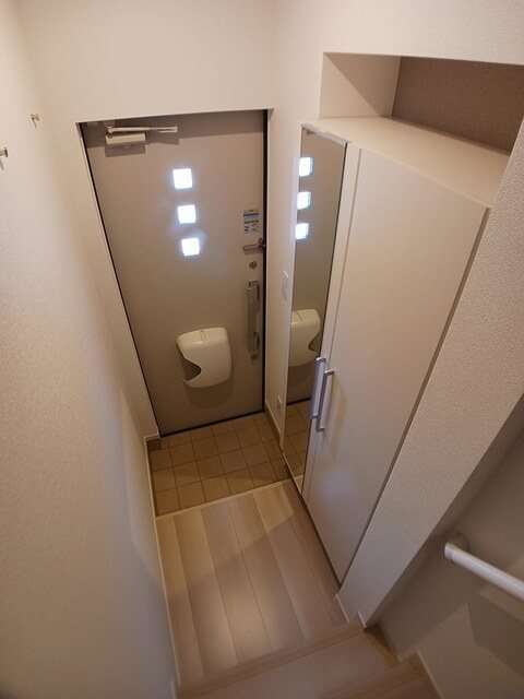 ルミエール　ワイズ 玄関