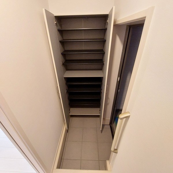 シャルール 玄関