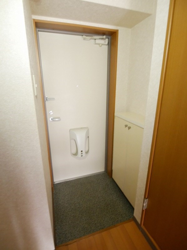 NSTビルヂィング 玄関