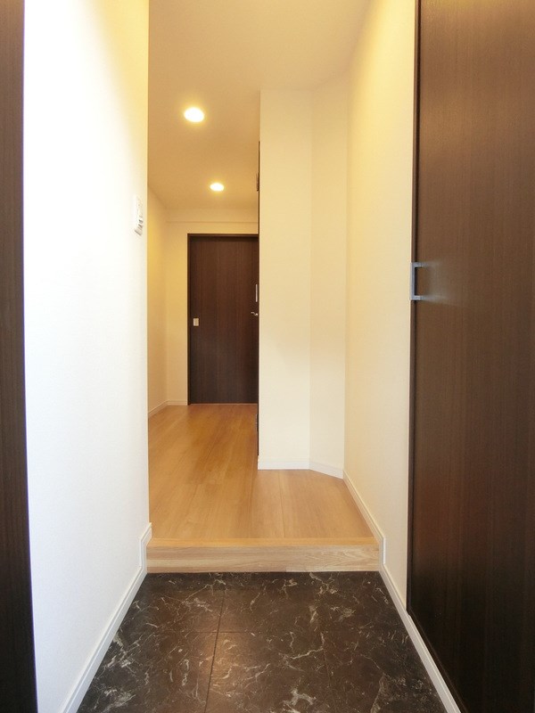 グランデュールⅧ梅島 玄関