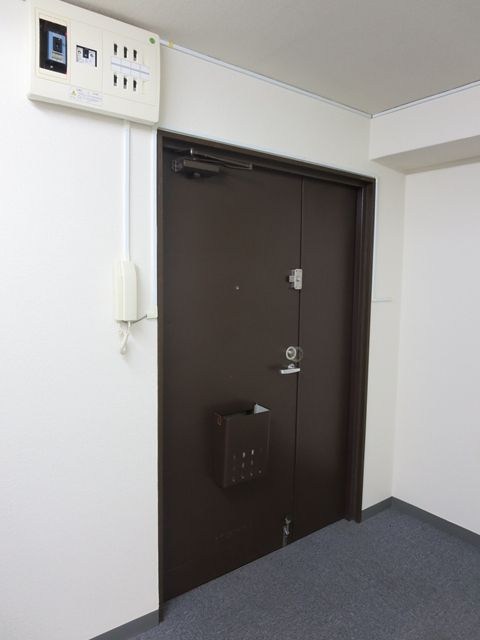 プティーボワービル 玄関