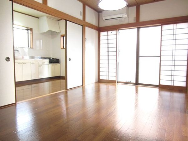 本木東町戸建 リビング