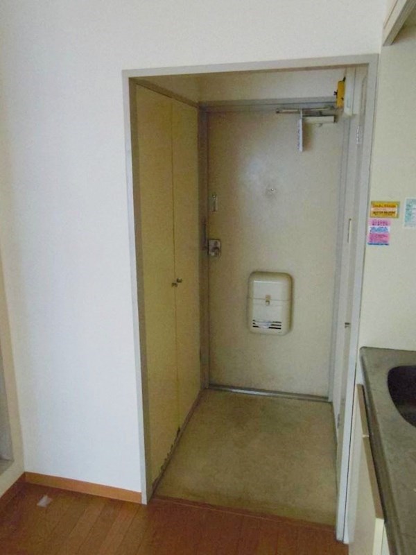 秀合ビル 玄関
