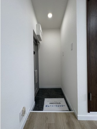 石留ビル 玄関