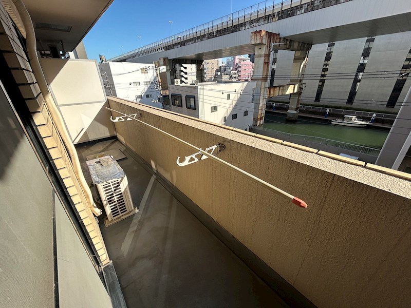 ＳＵＮ　ＯＬＩＶＥ新名 ベランダ