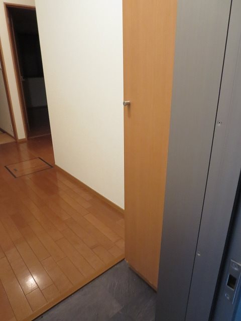 メゾンラフィーネ 玄関