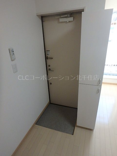 プラート梅島 玄関