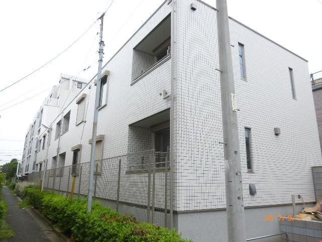 カトライア 外観
