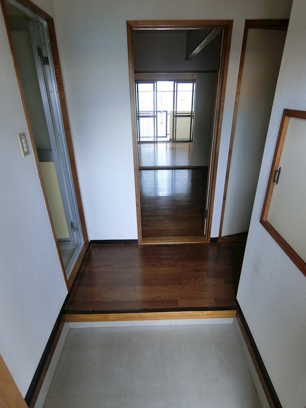 信ビル  玄関