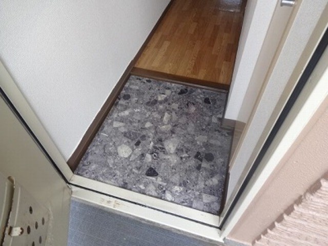 プチメゾンたま 玄関