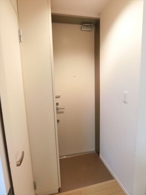 DWEL COME N  玄関