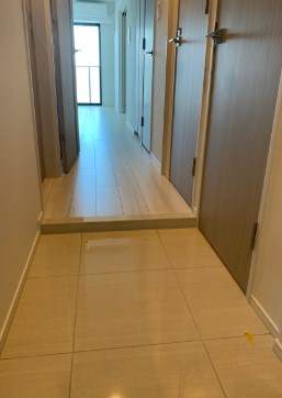 Ｓｏｌａｓｔ　Ｓｑｕａｒｅ綾瀬 玄関