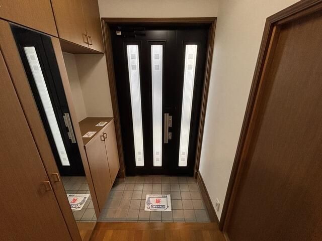 江戸川区松本２丁目戸建 玄関
