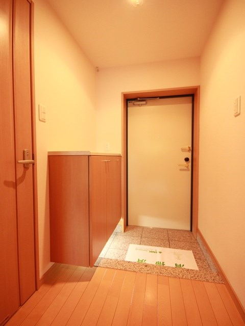JEWEL　COURT　A棟 玄関