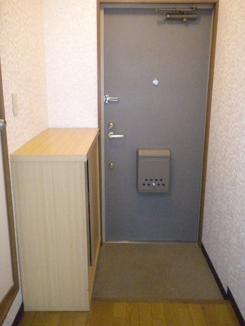 クレストコート小島 玄関
