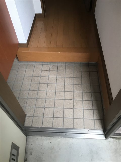 シャイニングハウス 玄関