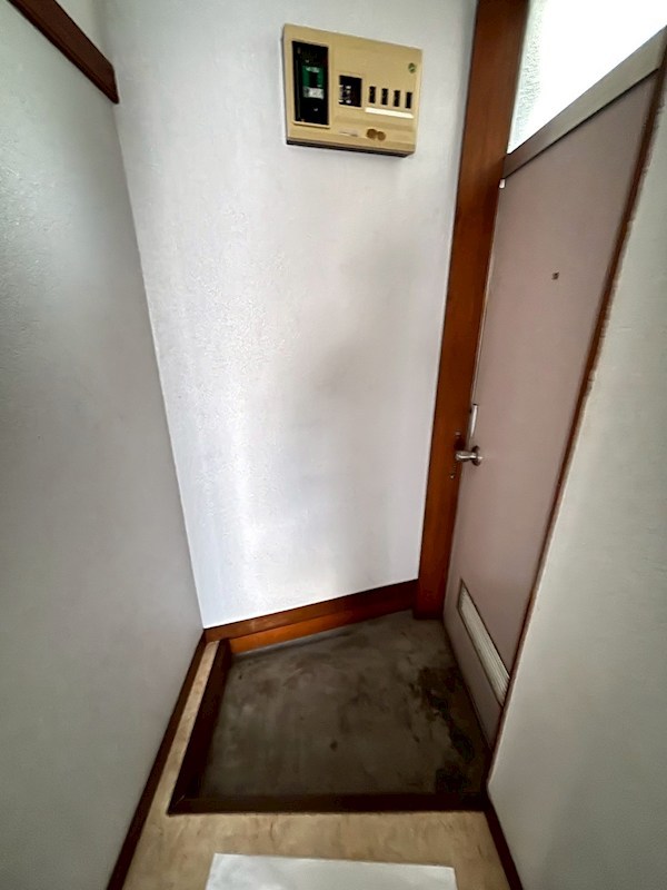 コーポ八千代 玄関