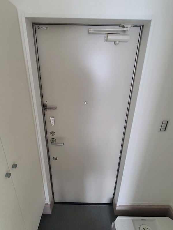 アッセンブル六町 玄関