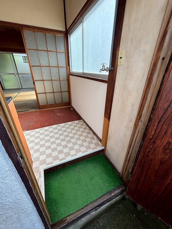 森荘 玄関