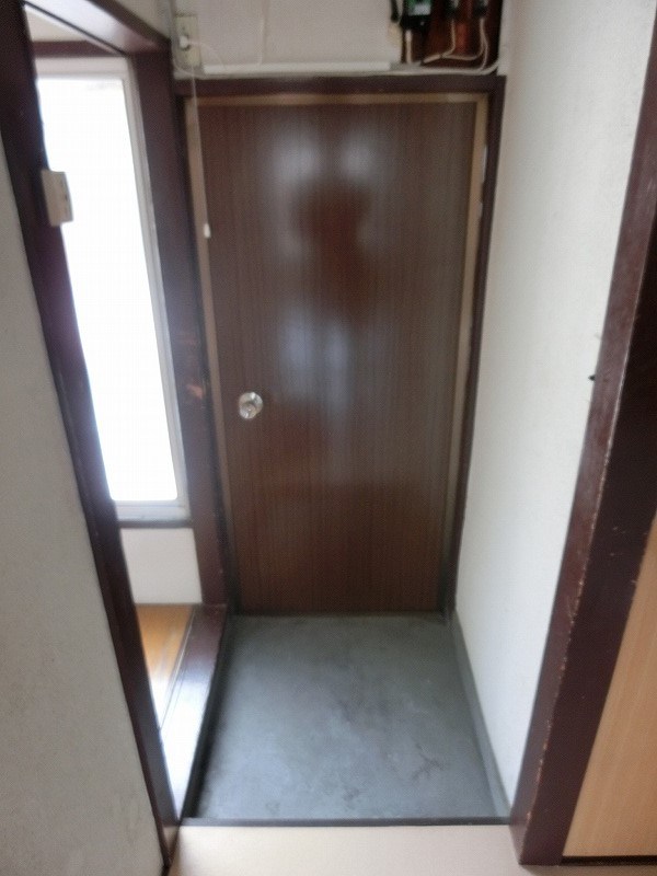 石井荘 玄関