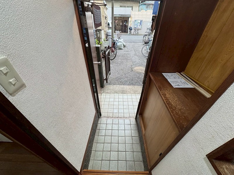 保木間５丁目貸家 玄関