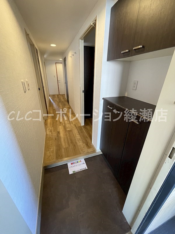 プレジール西新井  玄関