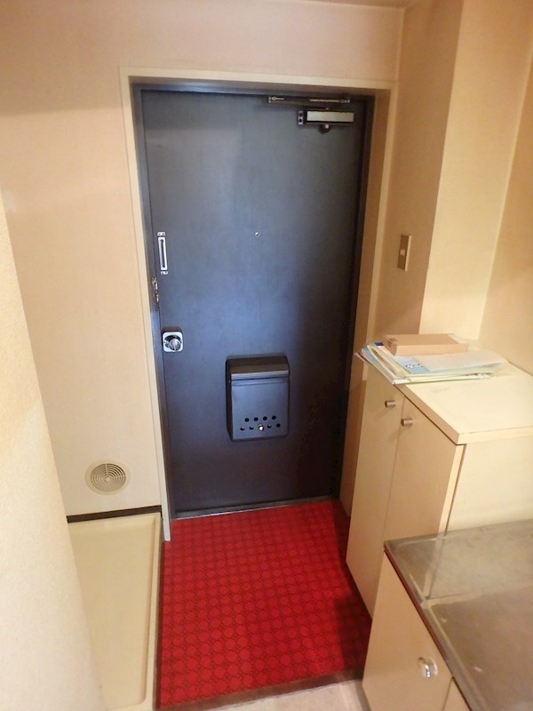 保洋ビル 玄関