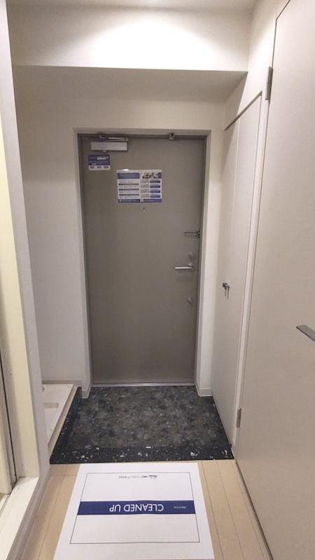レジディア三越前 玄関