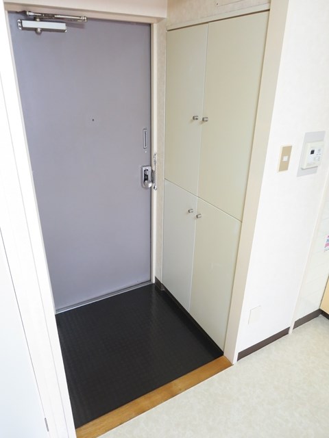 小泉ビル 玄関