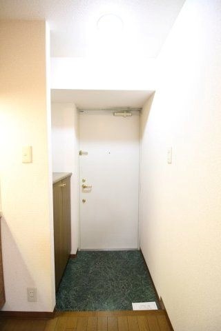 クリオ王子神谷弐番館  玄関