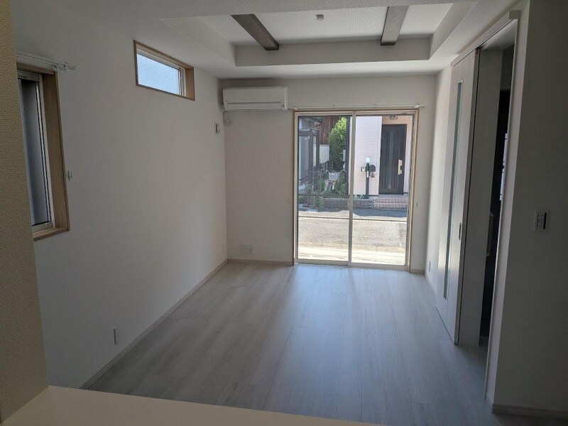 足立区中央本町二丁目戸建て リビング