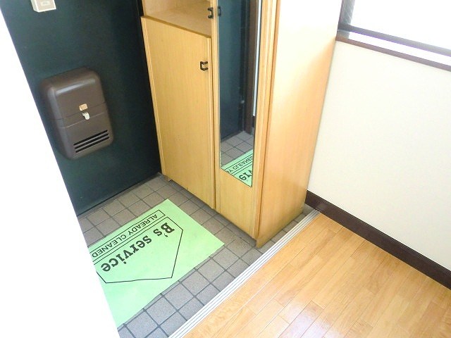 眞田ビル 玄関