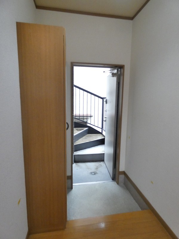桂ビル 玄関