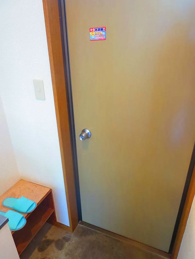 ミレニアムハウス     玄関