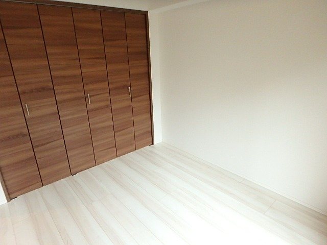 HIGASHIKOMATSUGAWA　APARTMENT ベッドルーム