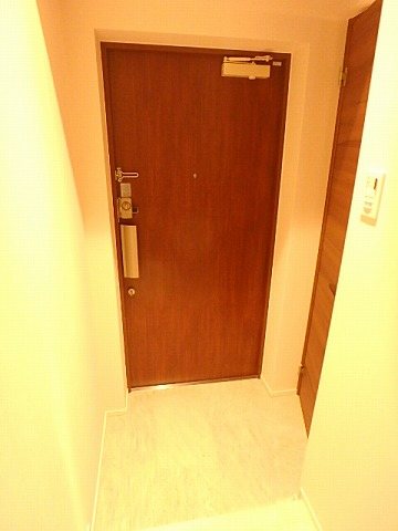 HIGASHIKOMATSUGAWA　APARTMENT 玄関