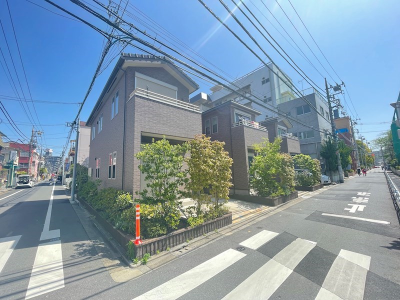 YM  外観