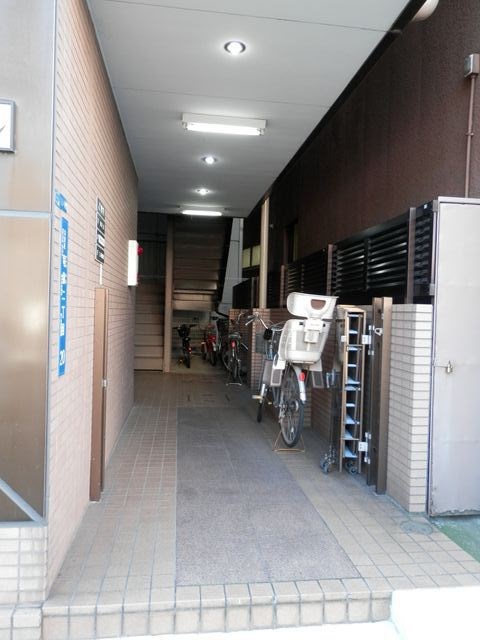 都築ビル  エントランス