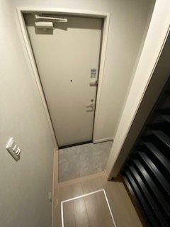 ひかりドットエスユーＢ棟 玄関