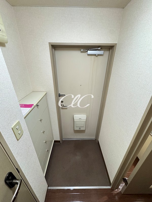 メゾン・ルミエール 玄関