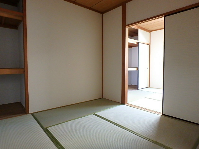 ロイヤルコーポ滝田 ベッドルーム