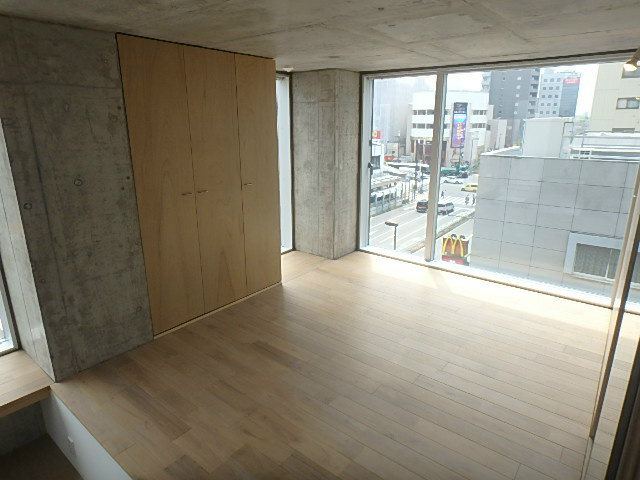 辰巳アパートメントハウス 玄関