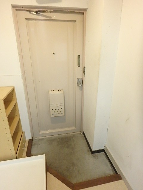 丸水マンション 玄関