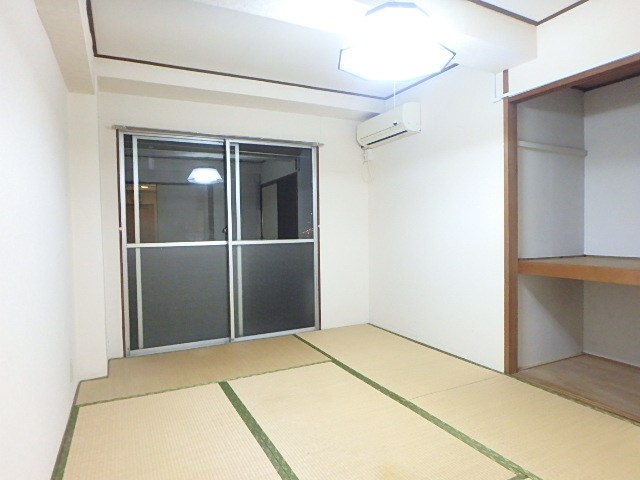 丸水マンション ベッドルーム