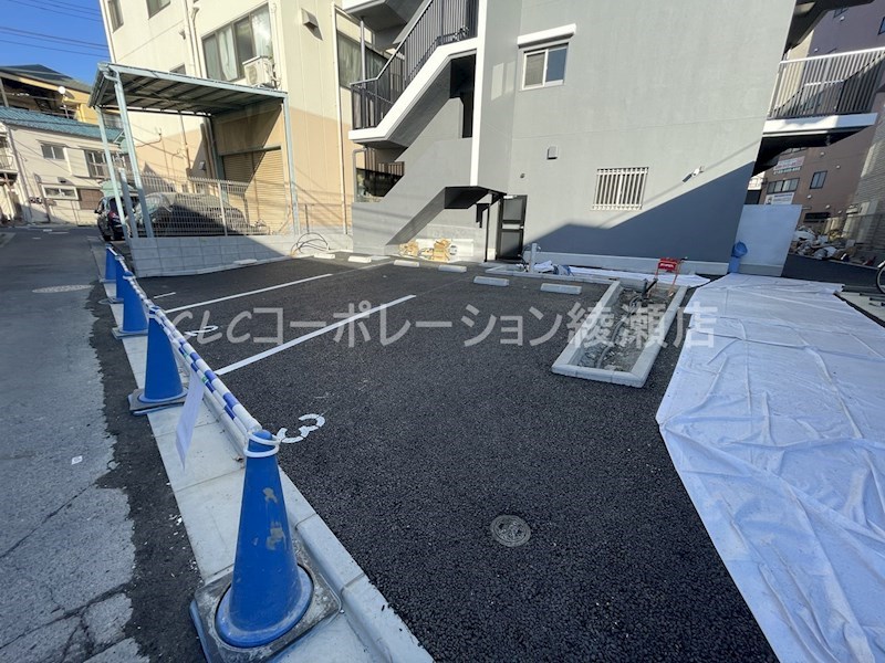 コンフォース堀切 駐車場