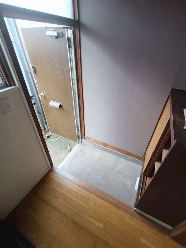 田口荘 玄関