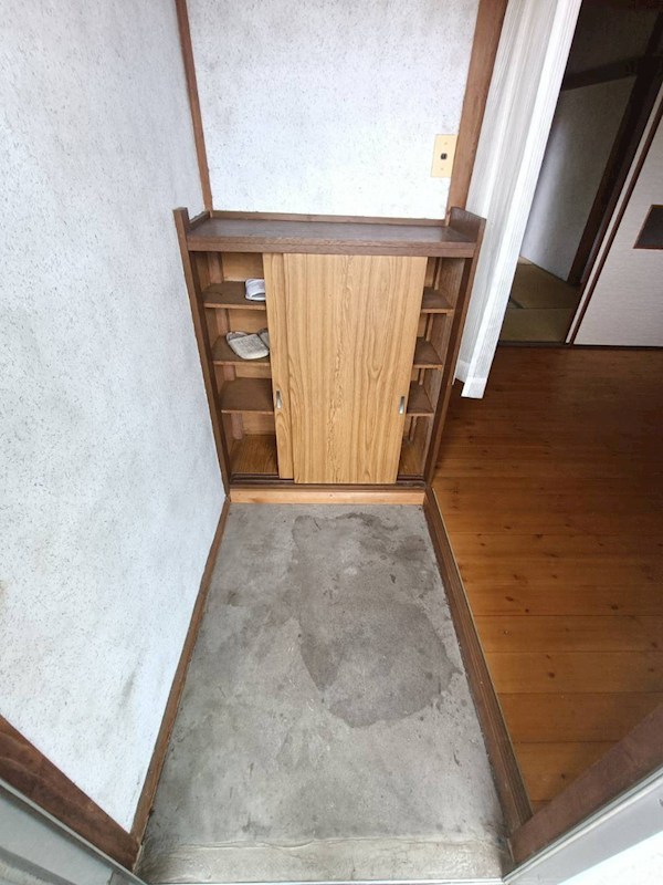 田口荘 玄関
