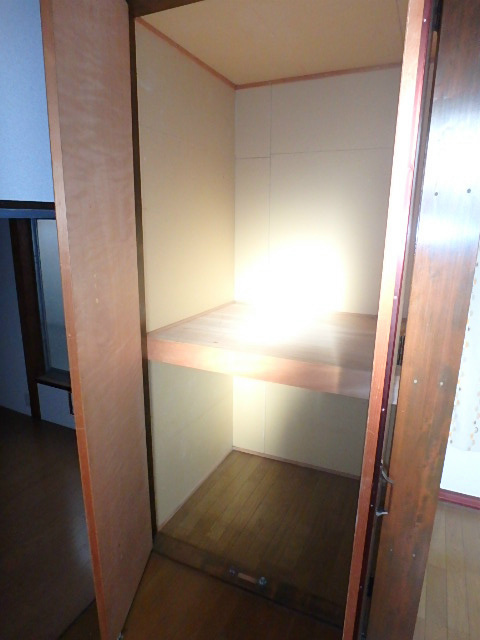 メゾンド立石 収納