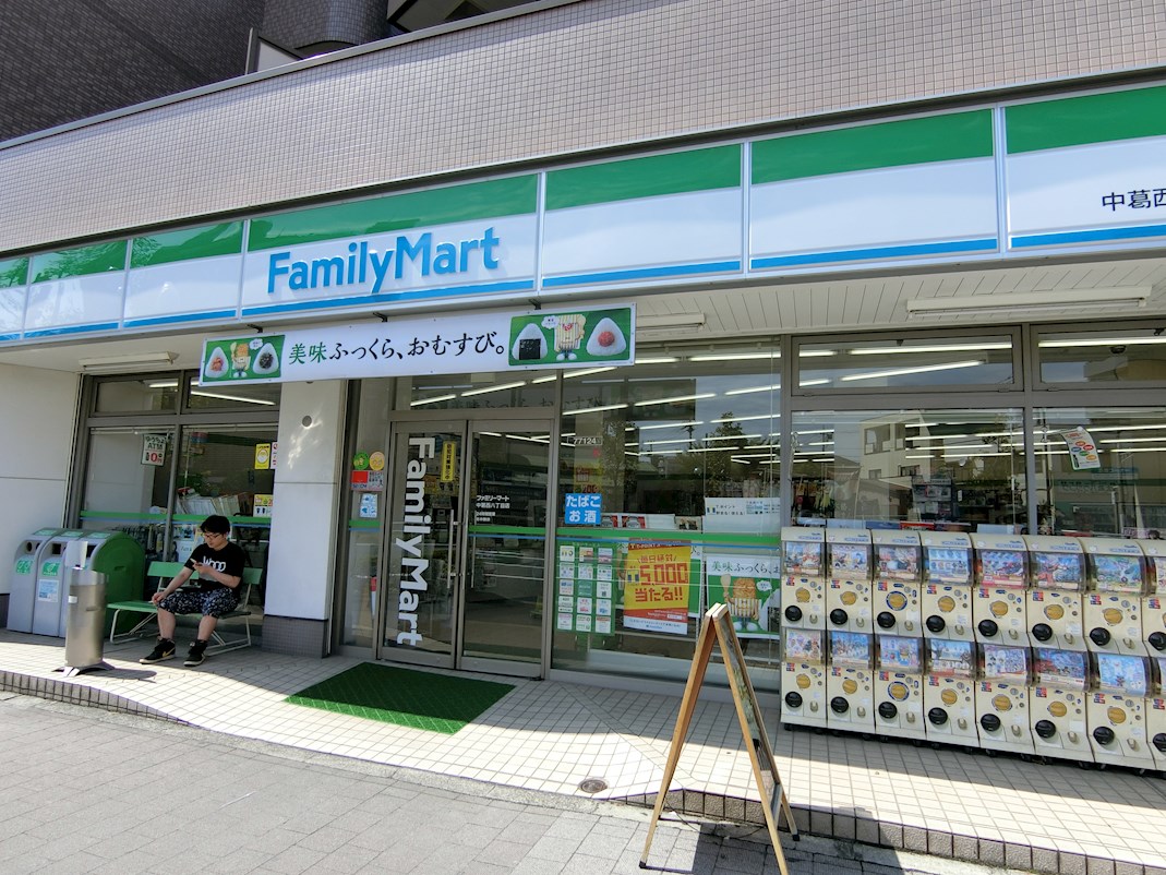 フォレストコートイースト コンビニ