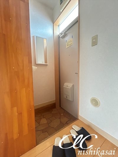 フローラ７ 玄関
